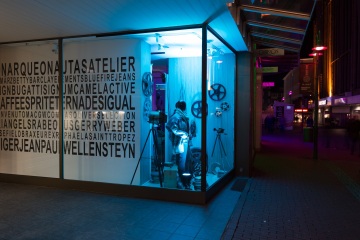 Blaues Schaufenster Hettlage + Fashion