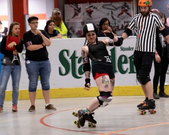 Thorsten-Lasrich-RuhrPott-Roller-Girls-vs-Harbor-Girls-Hamburg-11