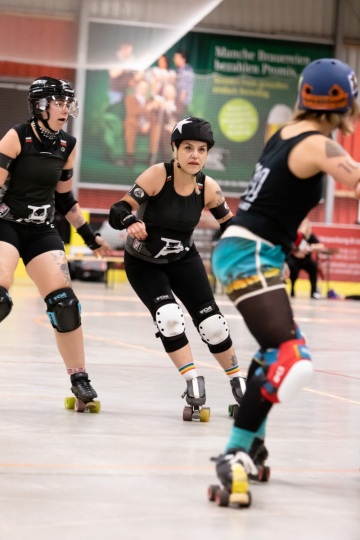 Thorsten-Lasrich-RuhrPott-Roller-Girls-vs-Blockforest-Roller-Derby-12