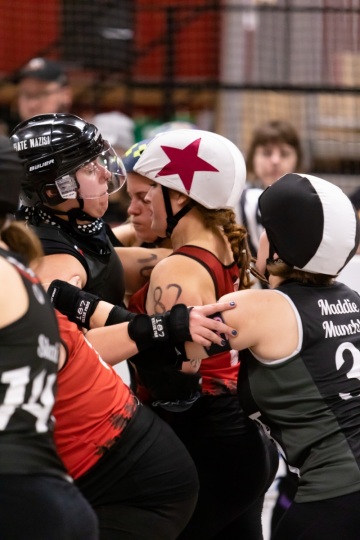 Thorsten-Lasrich-RuhrPott-Roller-Girls-vs-Blockforest-Roller-Derby-31