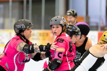 Thorsten-Lasrich-Pinktober-Bout-vs-Unbreakabellas-79