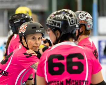 Thorsten-Lasrich-Pinktober-Bout-vs-Unbreakabellas-56