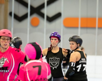 Thorsten-Lasrich-Pinktober-Bout-vs-Unbreakabellas-99