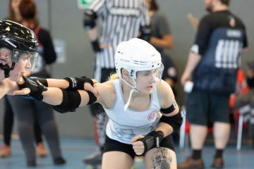 Thorsten-Lasrich-Zombie-Rollergirlz-vs-Bear-City-Roller-Derby-19
