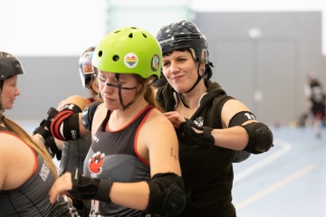Thorsten-Lasrich-Zombie-Rollergirlz-vs-Bear-City-Roller-Derby-24