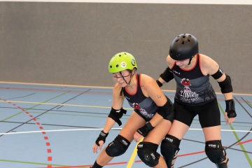 Thorsten-Lasrich-Zombie-Rollergirlz-vs-Bear-City-Roller-Derby-29