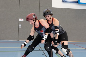 Thorsten-Lasrich-Zombie-Rollergirlz-vs-Bear-City-Roller-Derby-32