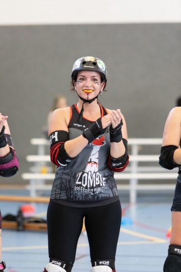 Thorsten-Lasrich-Zombie-Rollergirlz-vs-Bear-City-Roller-Derby-48