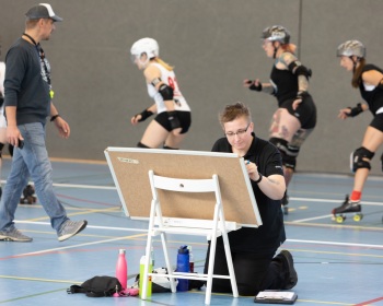 Thorsten-Lasrich-Zombie-Rollergirlz-vs-Bear-City-Roller-Derby-13