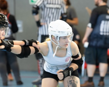 Thorsten-Lasrich-Zombie-Rollergirlz-vs-Bear-City-Roller-Derby-19