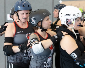 Thorsten-Lasrich-Zombie-Rollergirlz-vs-Bear-City-Roller-Derby-23