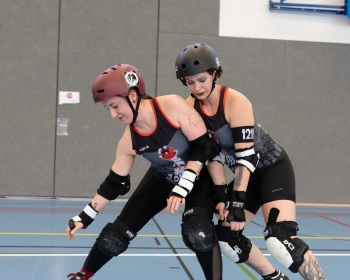 Thorsten-Lasrich-Zombie-Rollergirlz-vs-Bear-City-Roller-Derby-32