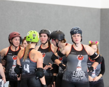 Thorsten-Lasrich-Zombie-Rollergirlz-vs-Bear-City-Roller-Derby-40