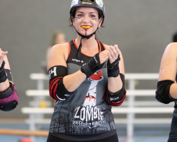 Thorsten-Lasrich-Zombie-Rollergirlz-vs-Bear-City-Roller-Derby-48
