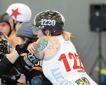 Thorsten-Lasrich-Zombie-Rollergirlz-vs-Bear-City-Roller-Derby-61