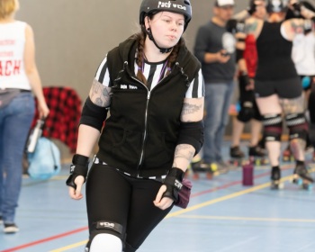 Thorsten-Lasrich-Zombie-Rollergirlz-vs-Bear-City-Roller-Derby-8