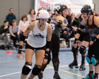 Thorsten-Lasrich-Zombie-Rollergirlz-vs-Bear-City-Roller-Derby-80