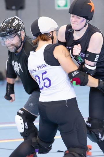 Thorsten-Lasrich-Battlecats-Rollergirls-Zombie-Rollergirlz-vs-Rollerderby-Erfurt-17