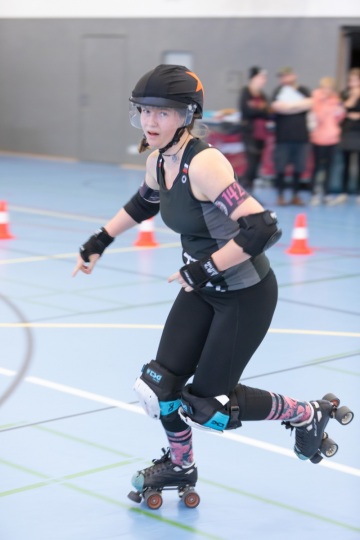 Thorsten-Lasrich-Battlecats-Rollergirls-Zombie-Rollergirlz-vs-Rollerderby-Erfurt-21