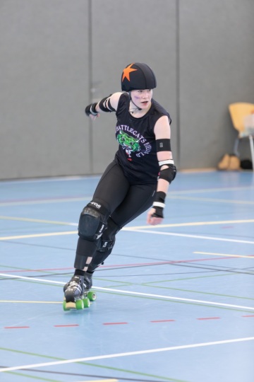 Thorsten-Lasrich-Battlecats-Rollergirls-Zombie-Rollergirlz-vs-Rollerderby-Erfurt-44