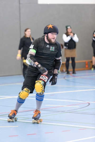 Thorsten-Lasrich-Battlecats-Rollergirls-Zombie-Rollergirlz-vs-Rollerderby-Erfurt-48