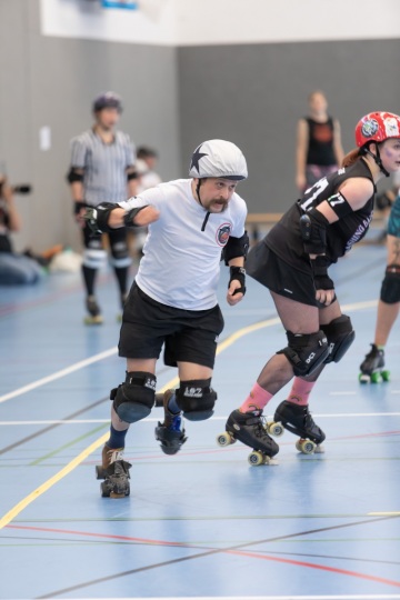 Thorsten-Lasrich-Battlecats-Rollergirls-Zombie-Rollergirlz-vs-Rollerderby-Erfurt-53
