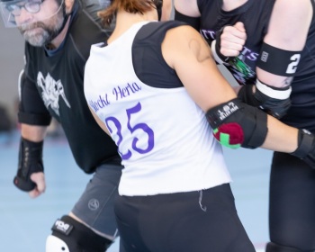 Thorsten-Lasrich-Battlecats-Rollergirls-Zombie-Rollergirlz-vs-Rollerderby-Erfurt-17