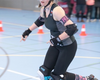 Thorsten-Lasrich-Battlecats-Rollergirls-Zombie-Rollergirlz-vs-Rollerderby-Erfurt-21