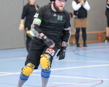Thorsten-Lasrich-Battlecats-Rollergirls-Zombie-Rollergirlz-vs-Rollerderby-Erfurt-48