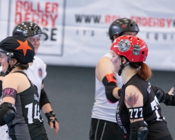 Thorsten-Lasrich-Battlecats-Rollergirls-Zombie-Rollergirlz-vs-Rollerderby-Erfurt-8