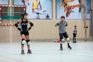 Thorsten-Lasrich-Arnhem-Fallen-Angels-Twente-vs-Mine-Monsters-Oberhausen-Zombie-Rollergirlz-25