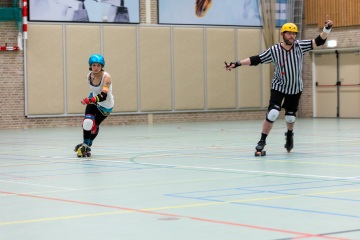 Thorsten-Lasrich-Arnhem-Fallen-Angels-Twente-vs-Mine-Monsters-Oberhausen-Zombie-Rollergirlz-26