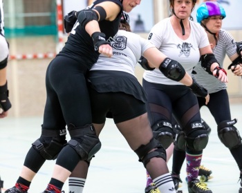 Thorsten-Lasrich-Arnhem-Fallen-Angels-Twente-vs-Mine-Monsters-Oberhausen-Zombie-Rollergirlz-21