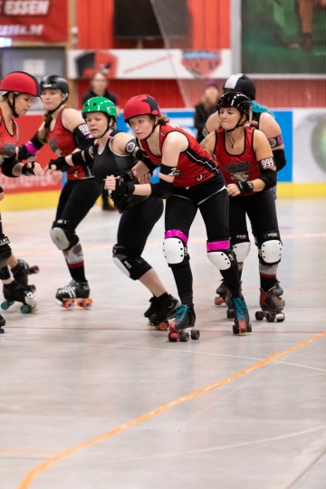 Thorsten-Lasrich-Ruhrpott-Rollergirls-vs-Sucker-Punch-Roller-Derby-11