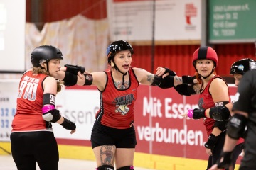 Thorsten-Lasrich-Ruhrpott-Rollergirls-vs-Sucker-Punch-Roller-Derby-119