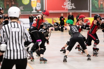 Thorsten-Lasrich-Ruhrpott-Rollergirls-vs-Sucker-Punch-Roller-Derby-62