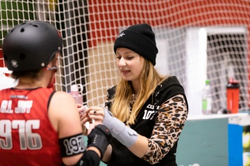 Thorsten-Lasrich-Ruhrpott-Rollergirls-vs-Sucker-Punch-Roller-Derby-95